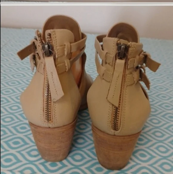 Matisse cut out booties buckles leather 9.5 - Picture 2 of 5